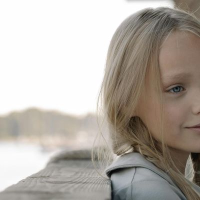 Portrait of a woman with a calm and gentle smile.